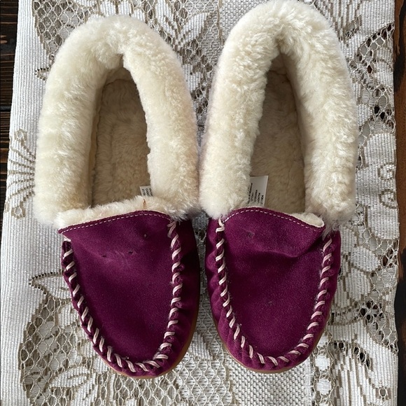 L.L. Bean Lamb Shearling Rasberry Suede Cream Lamb Shearling Slippers - Picture 1 of 14